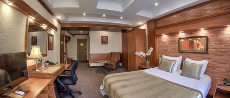 1 makuuhuone, minibaari, tallelokero huoneessa, työpöytä