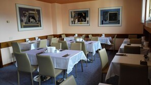 Daily buffet breakfast for a fee - Albergo Delle Alpi (Belluno)