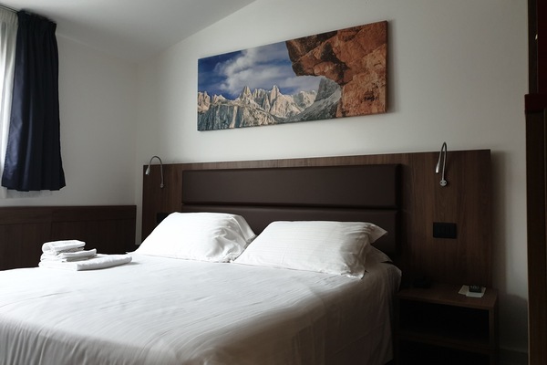 Basic Room, 1 Double Bed | In-room safe, desk, blackout drapes, iron/ironing board