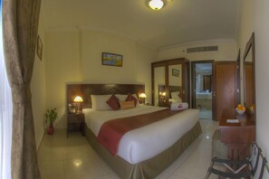 Minibar, safe på rommet, strykejern/-brett og wi-fi (inkludert)