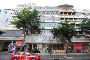 Exterior detail - Diamond Residence Silom (Bangkok)