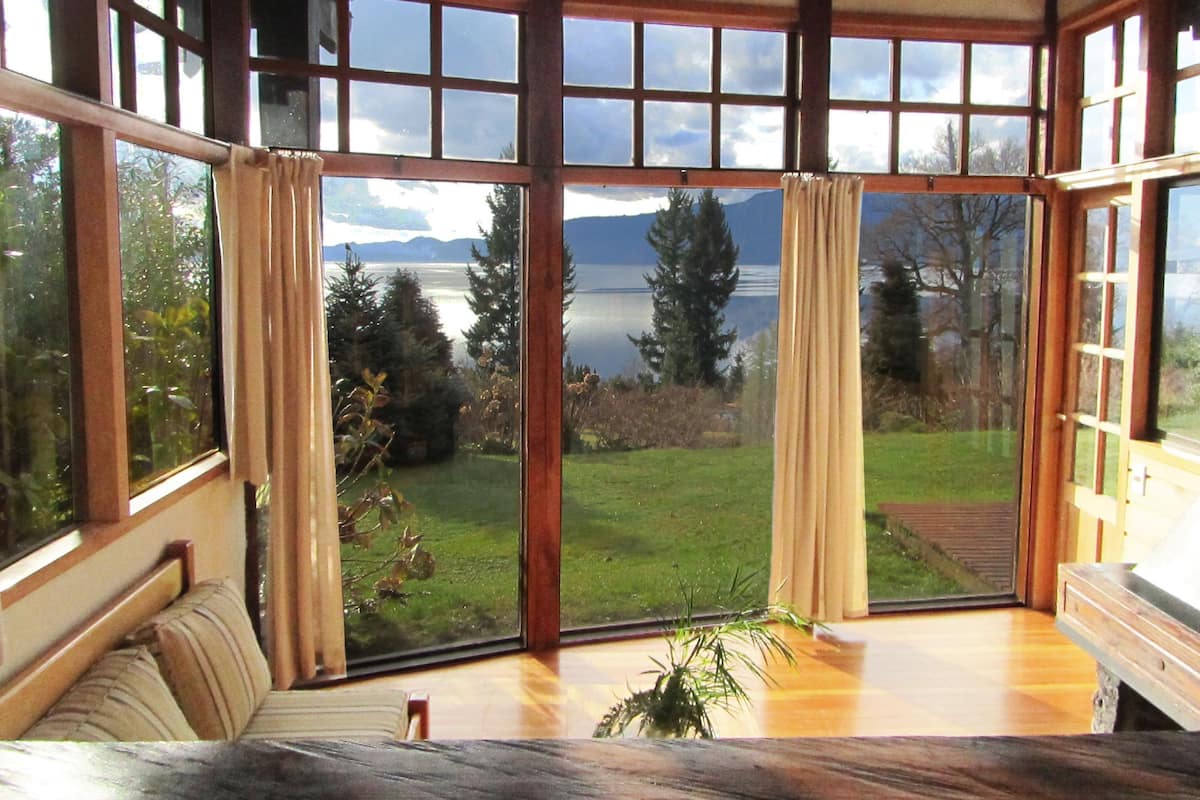 Cottage, 3 Bedrooms | Living room | Flat-screen TV