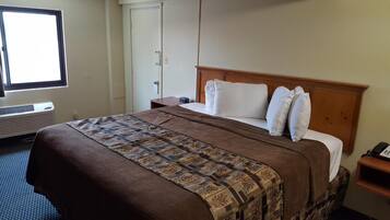 Tabla de planchar con plancha, wifi gratis y ropa de cama