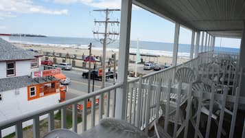 Room | Balcony
