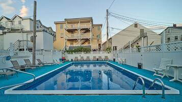 Piscina externa sazonal