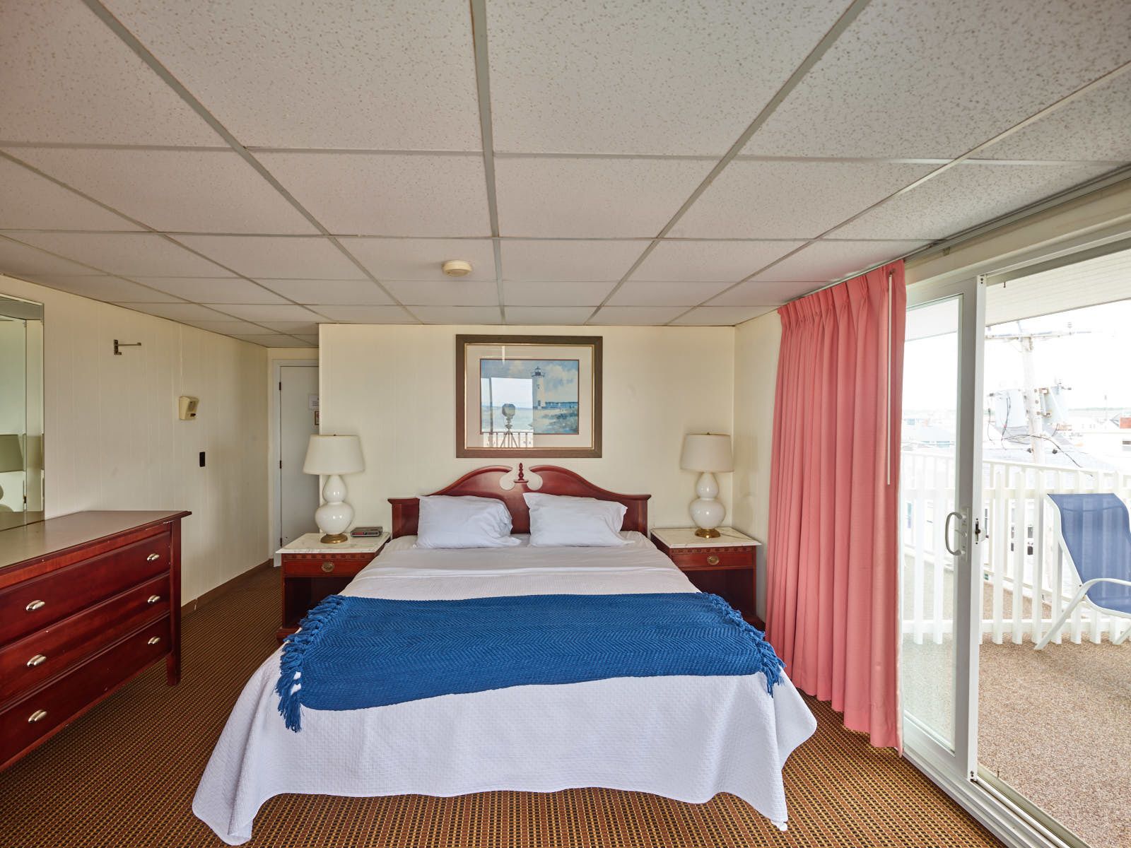 Oceanfront King Room with private Balcony and Ocean view | Tabla de planchar con plancha, wifi gratis y ropa de cama 