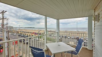Oceanfront King Room with private Balcony and Ocean view | View from room