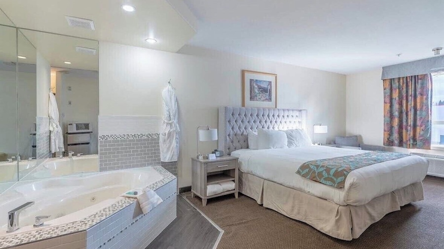 Foxwood Inn & Suites