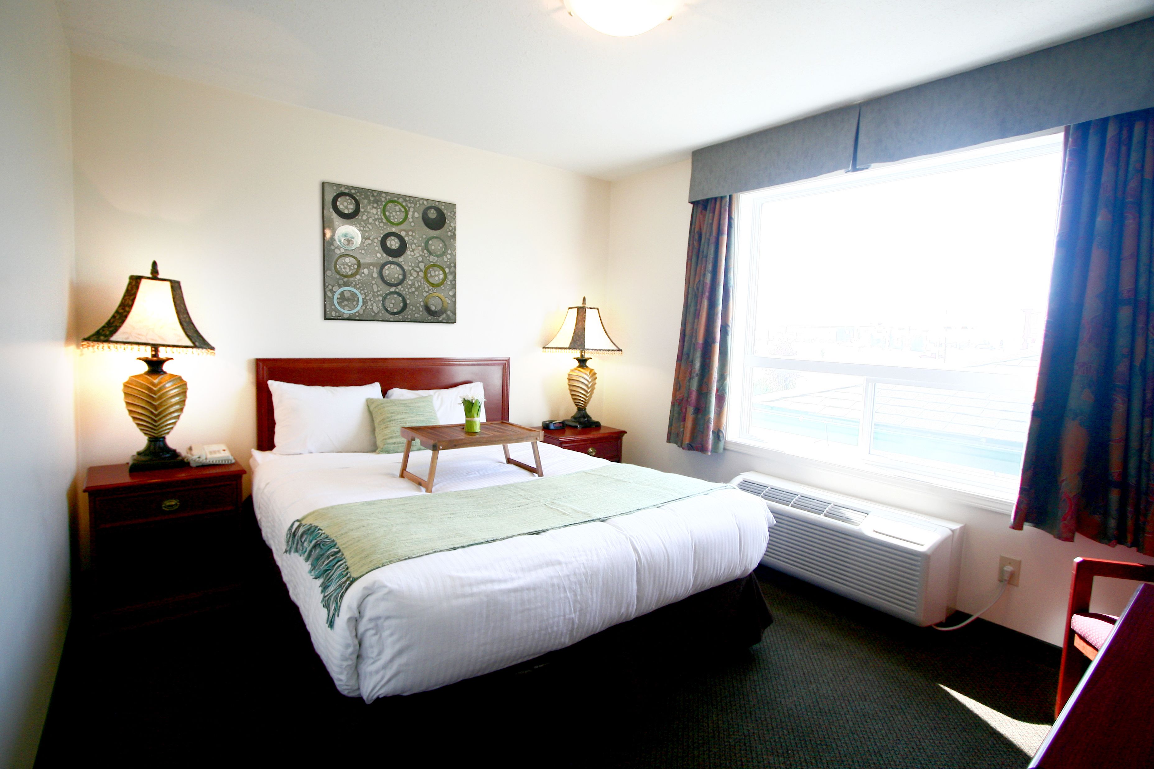 queen executive | desk, iron/ironing board, free wifi