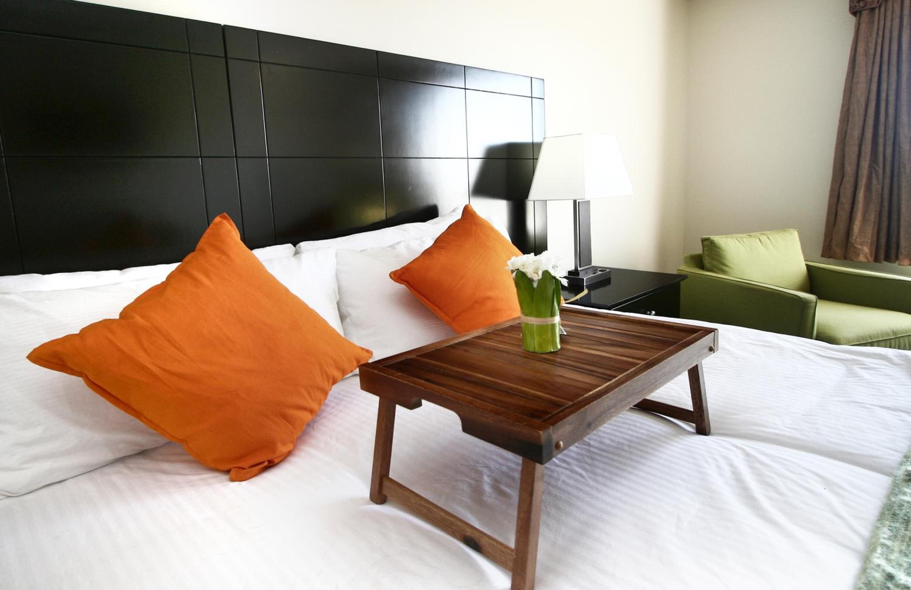 desk, iron/ironing board, free wifi