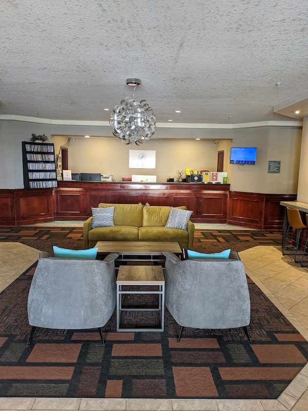 Foxwood Inn & Suites - Drayton Valley