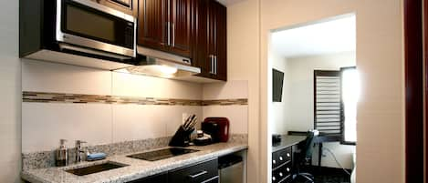 Executive Double Suite with Kitchenette | Private kitchenette