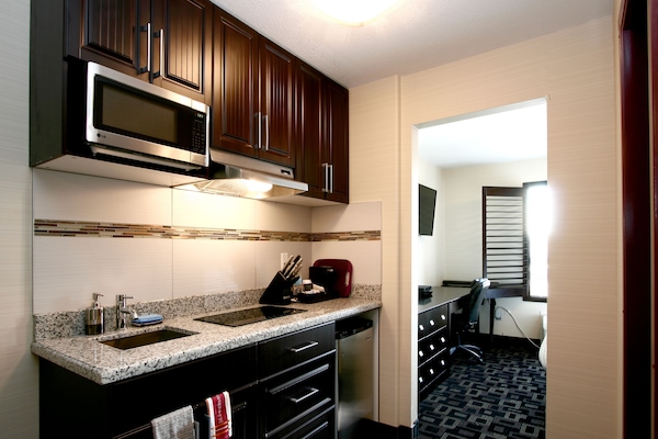 Executive Double Suite with Kitchenette | Private kitchenette