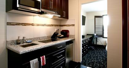 Foxwood Inn & Suites
