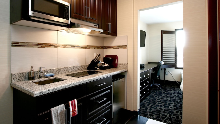 Foxwood Inn & Suites