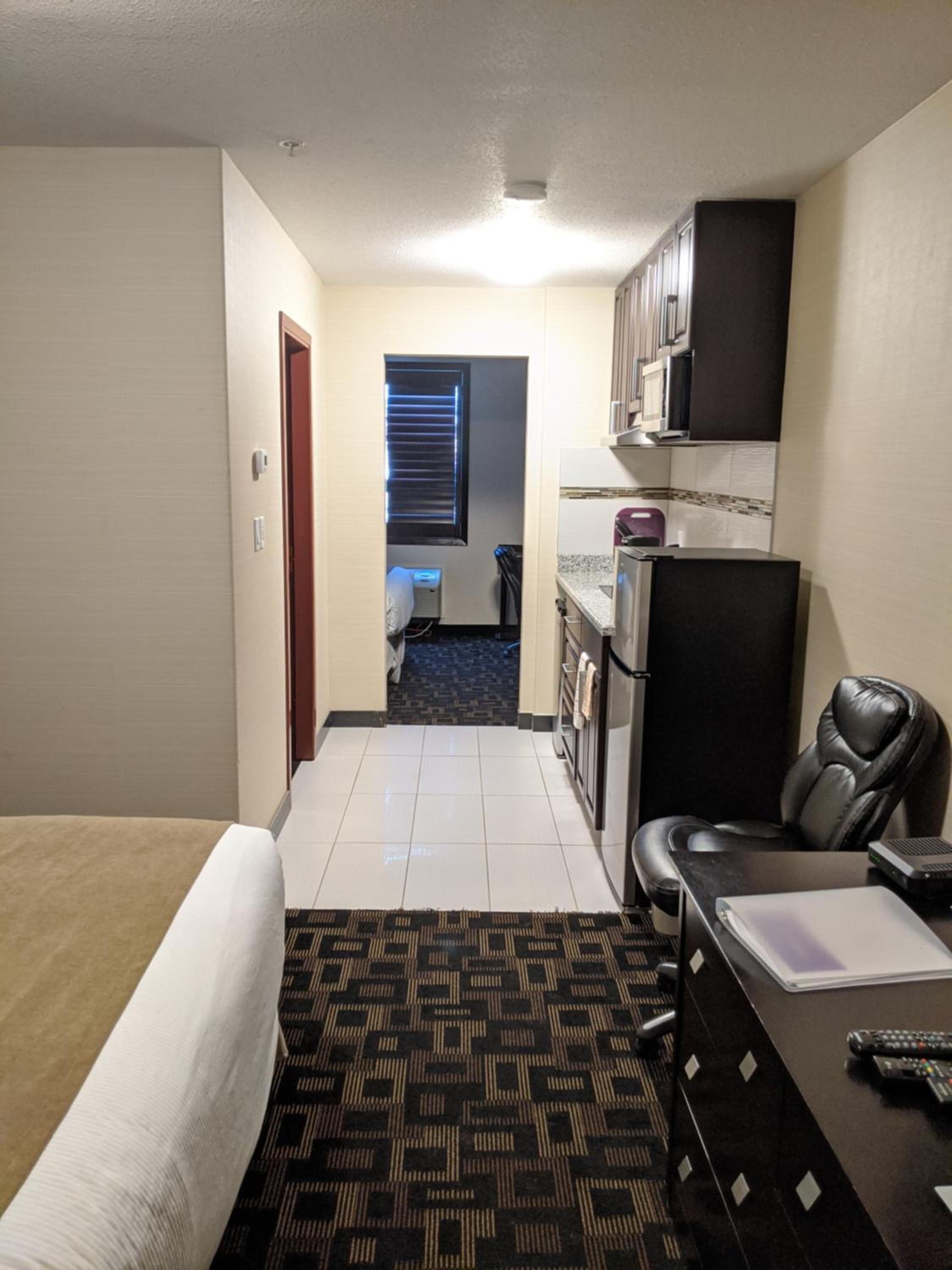 desk, iron/ironing board, free wifi