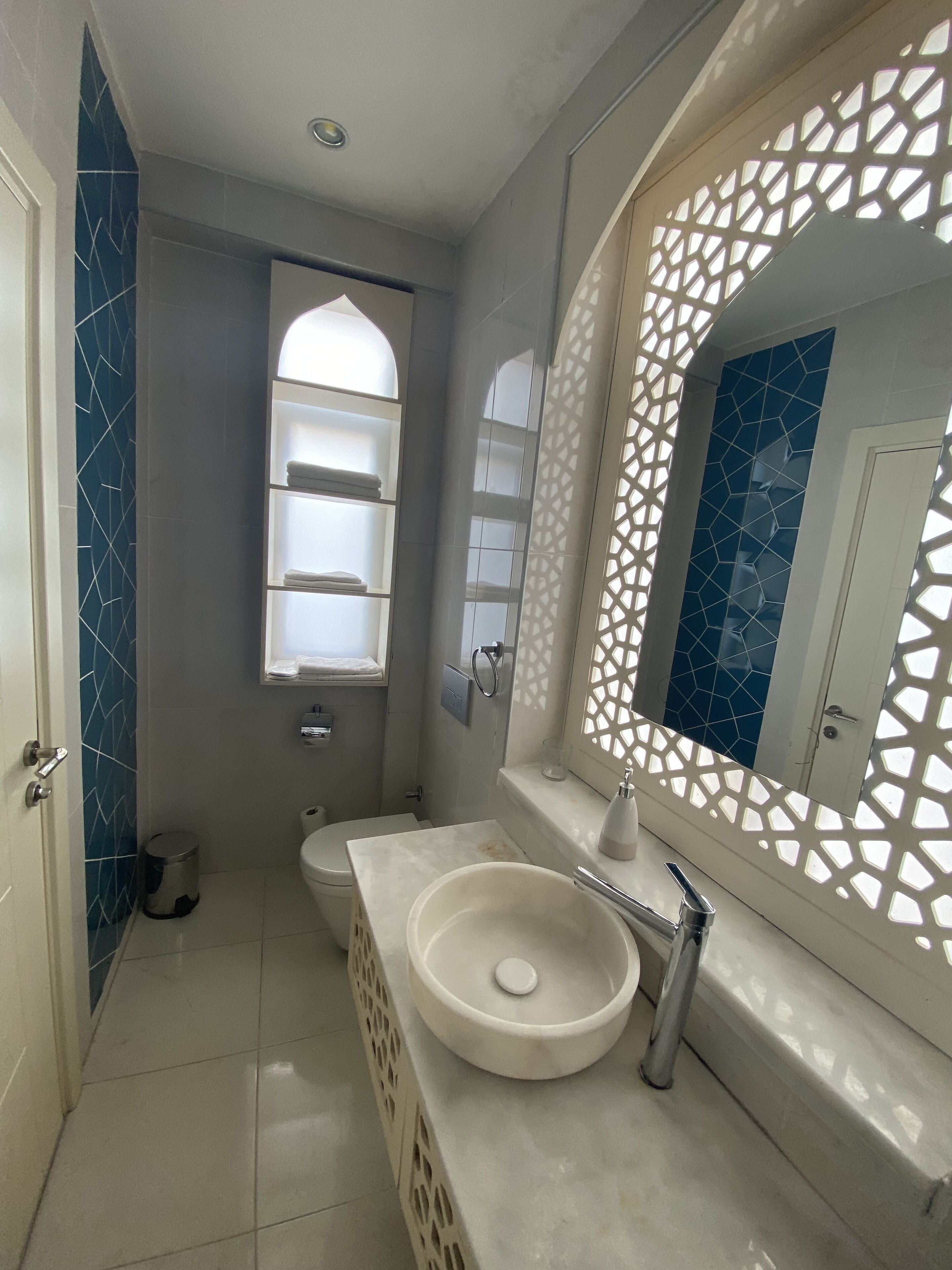 deluxe suite | bathroom | free toiletries, hair dryer, slippers, towels