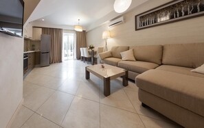 Plasma TV, heated floors - Sun City Arcadia Apartments (Odesa)