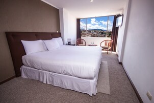 Ropa de cama de alta calidad, cubrecamas y escritorio