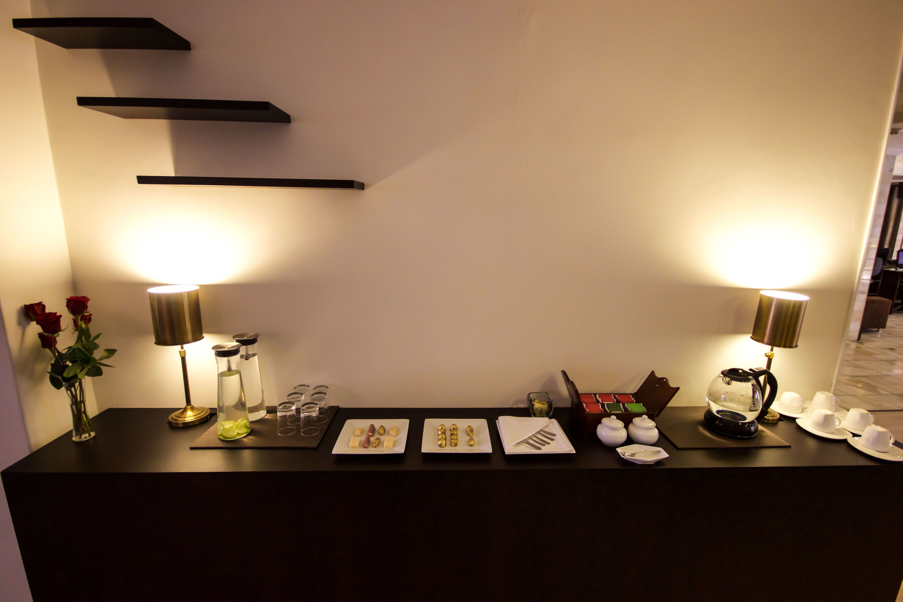 Lobby-lounge