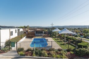 Seasonal outdoor pool - Crestview Tourist Park (Karabar)