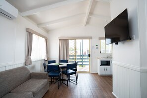 Two Bedroom Villa | Living area | Flat-screen TV - Crestview Tourist Park (Karabar)