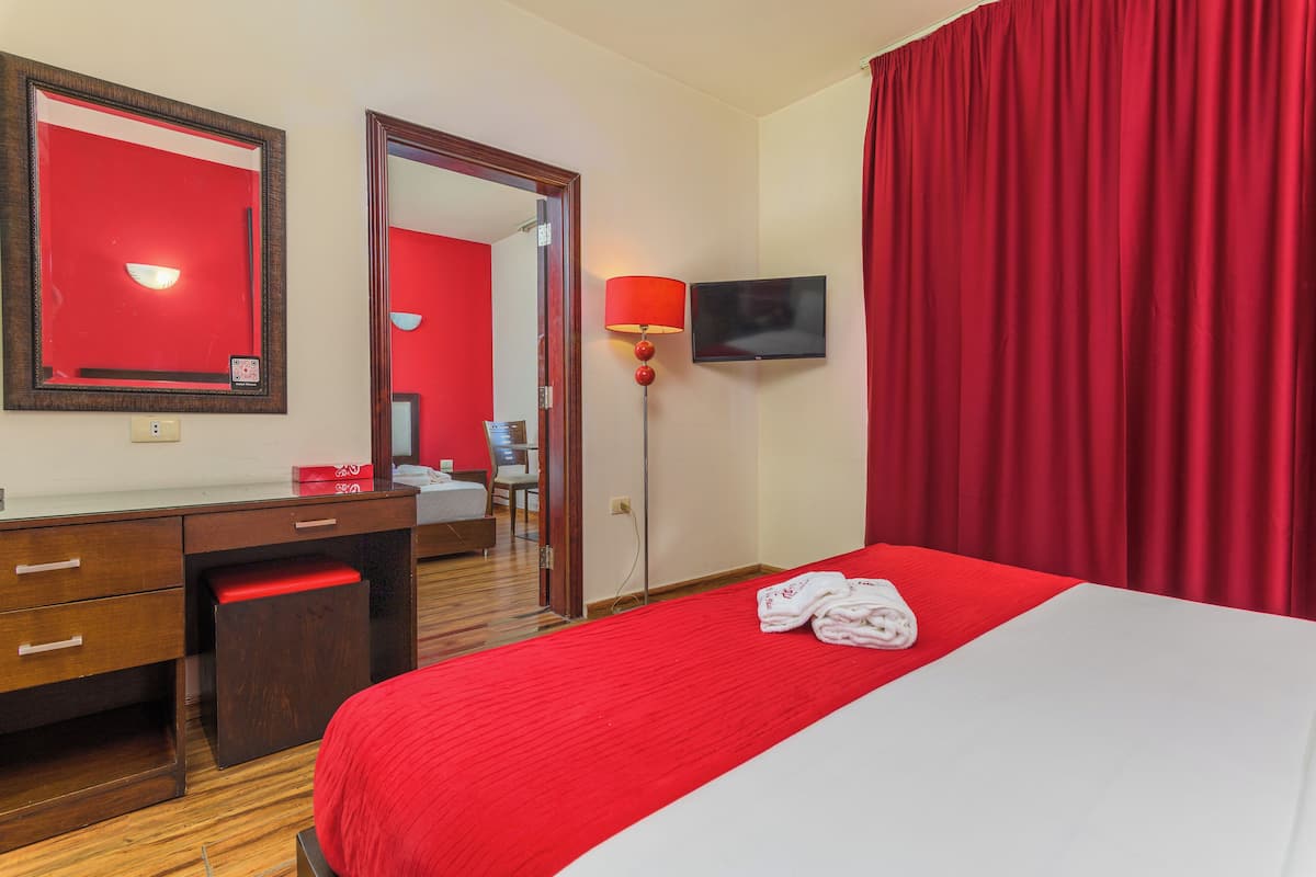 1 bedroom, hypo-allergenic bedding, minibar, in-room safe