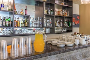 Buffet déjeuner (7.5 USD par personne)