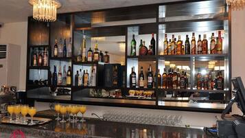 2 bars/lounges, poolside bar