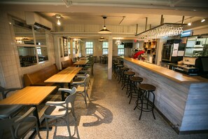 Breakfast, lunch and dinner served  - Manoir D'Youville (Chateauguay)