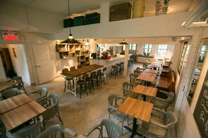 Bar (on property) - Manoir D'Youville (Chateauguay)