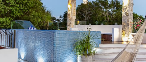 Bain à remous extérieur