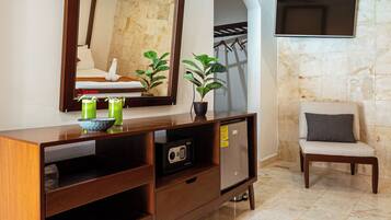 Suite estudio junior, 2 camas Queen size | Ropa de cama de alta calidad y caja de seguridad en la habitación