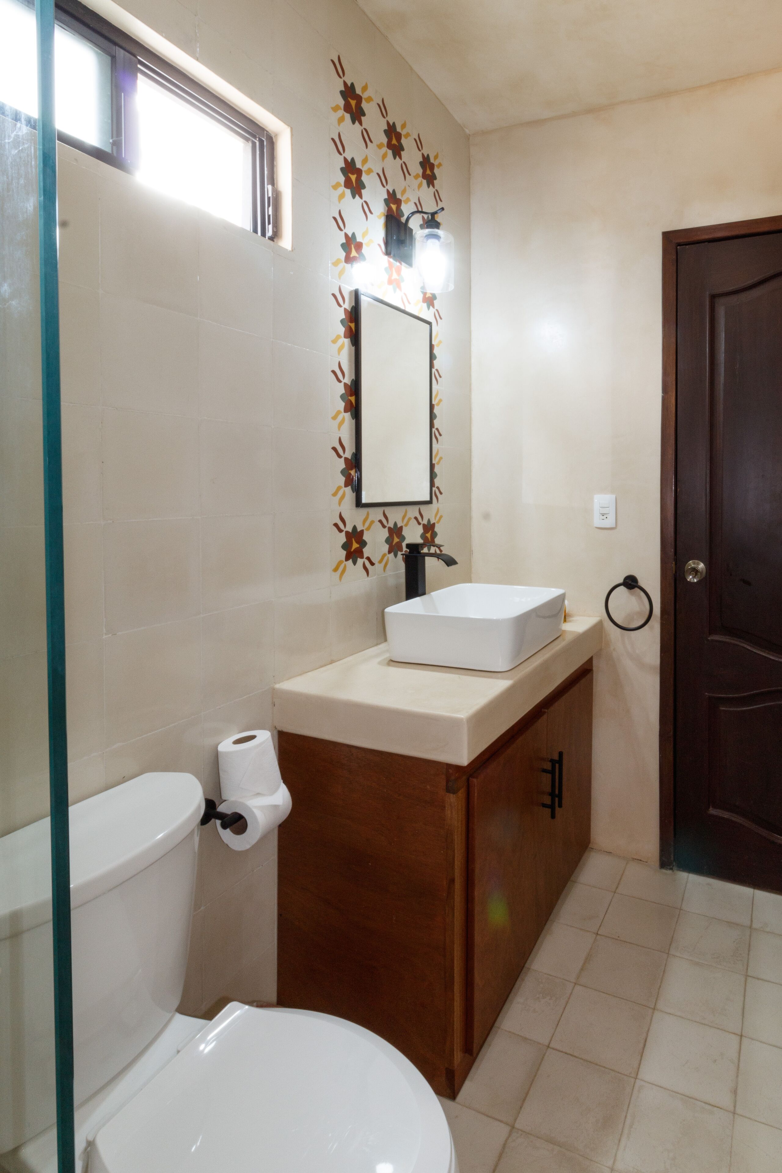 deluxe room, 1 king bed, non smoking, pool view | bathroom | shower, free toiletries, hair dryer, towels