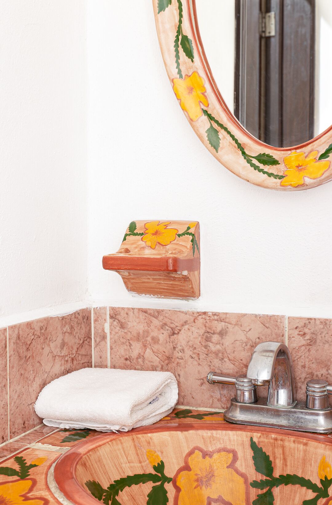 standard room, 1 king bed, non smoking, garden view | bathroom | shower, free toiletries, hair dryer, towels