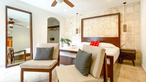 Junior Studio Suite, 1 Bedroom, Non Smoking, Pool View