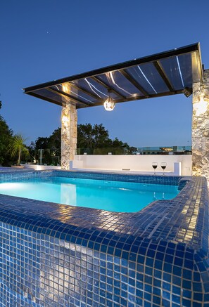 Bañera de hidromasaje exterior