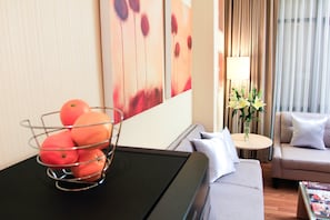 One-Bedroom Deluxe Room | 房內夾萬、書桌、遮光窗簾/窗簾、免費 Wi-Fi