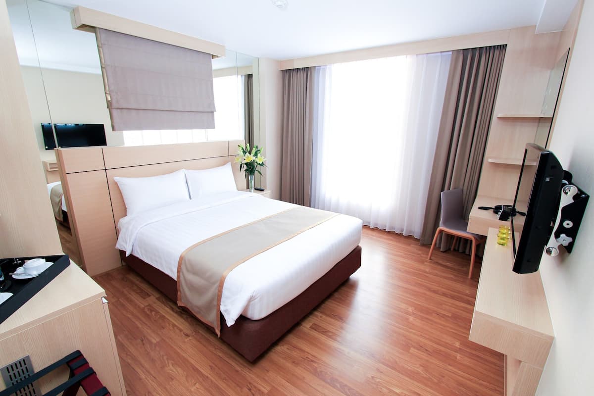 In-room safe, desk, blackout drapes, WiFi (free)