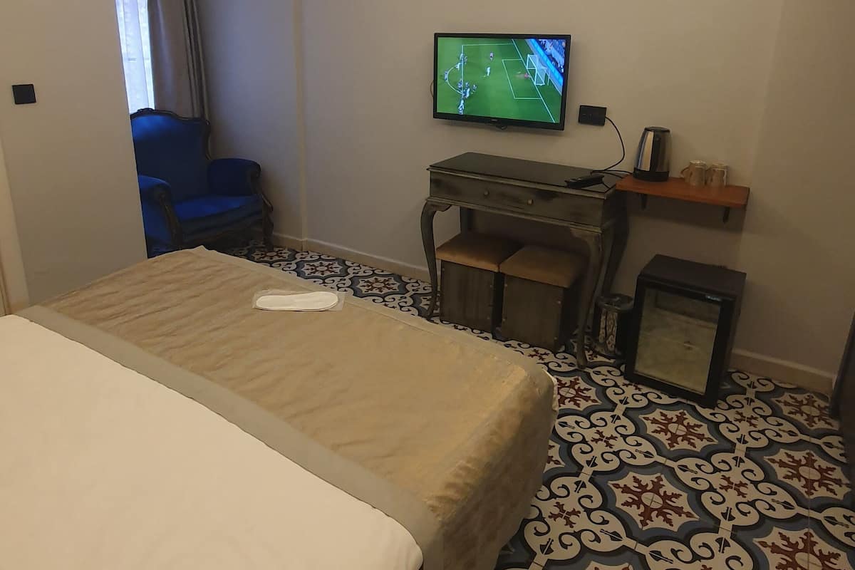 Standard Room | Minibar, in-room safe, soundproofing, free WiFi