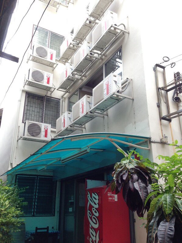 Vending machine - Amarin Inn (Bangkok)