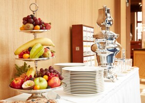 Déjeuner et dîner servis sur place