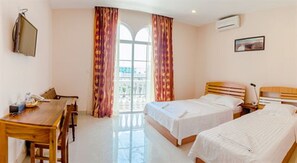 Triple Room | Desk, rollaway beds, free WiFi - J'adore Lodge (Phnom Penh)