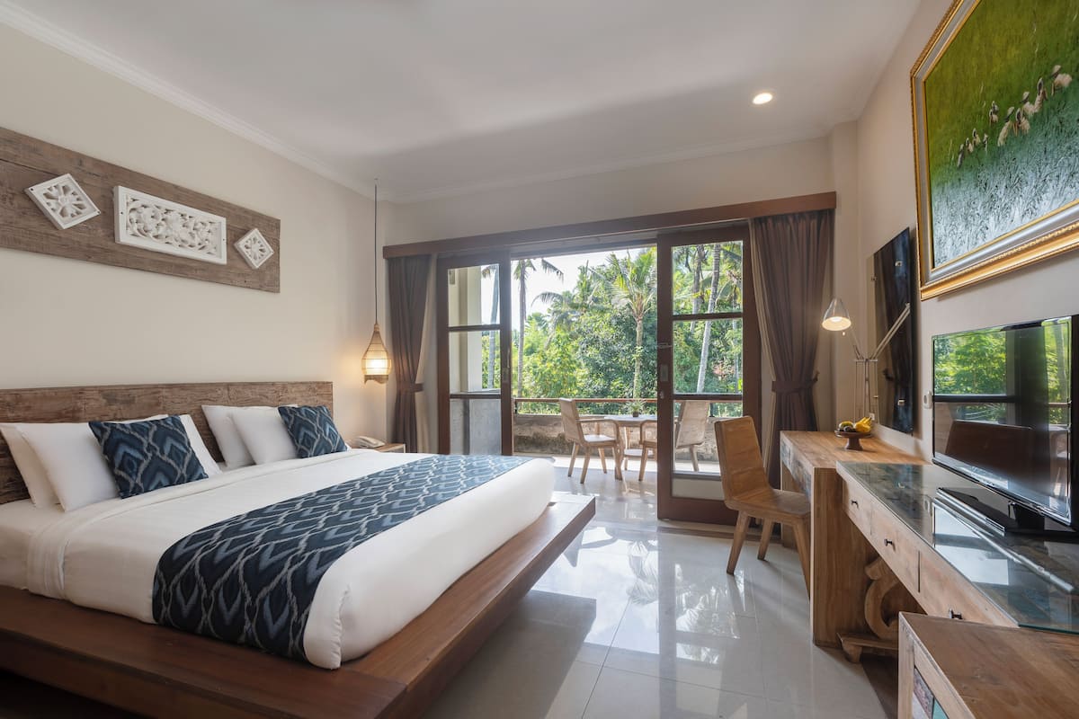 Bar mini, peti besi dalam bilik, meja, ruang kerja komputer riba