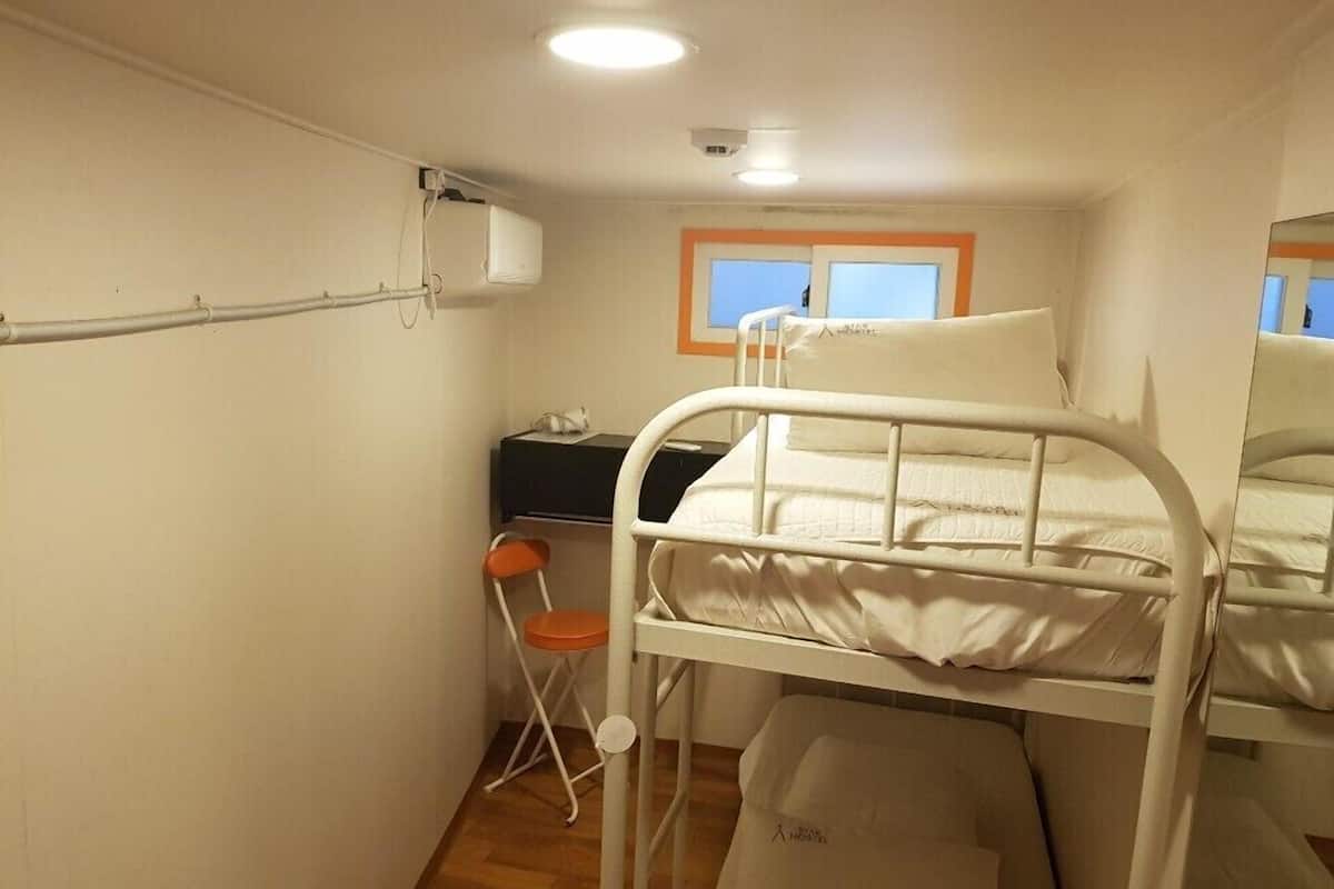 Free WiFi, bed sheets