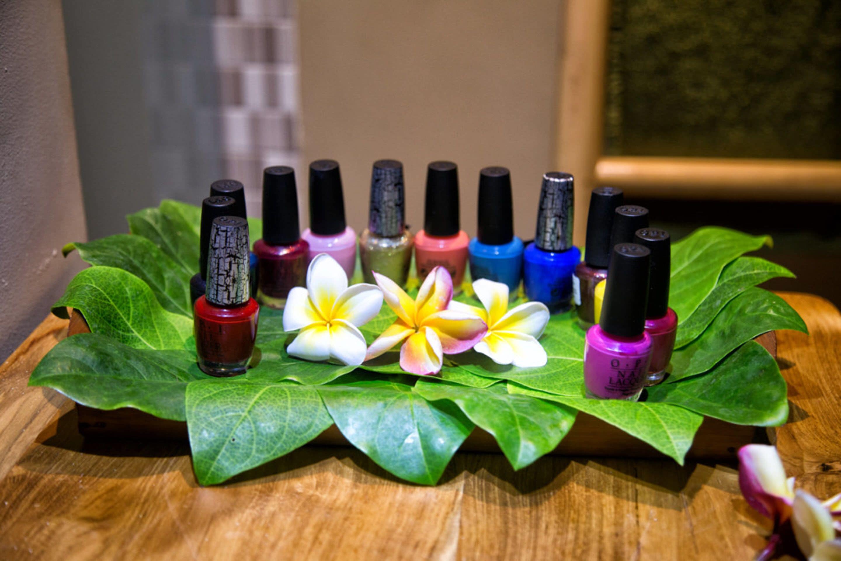 body treatments, aromatherapy, hot stone massages, body wraps