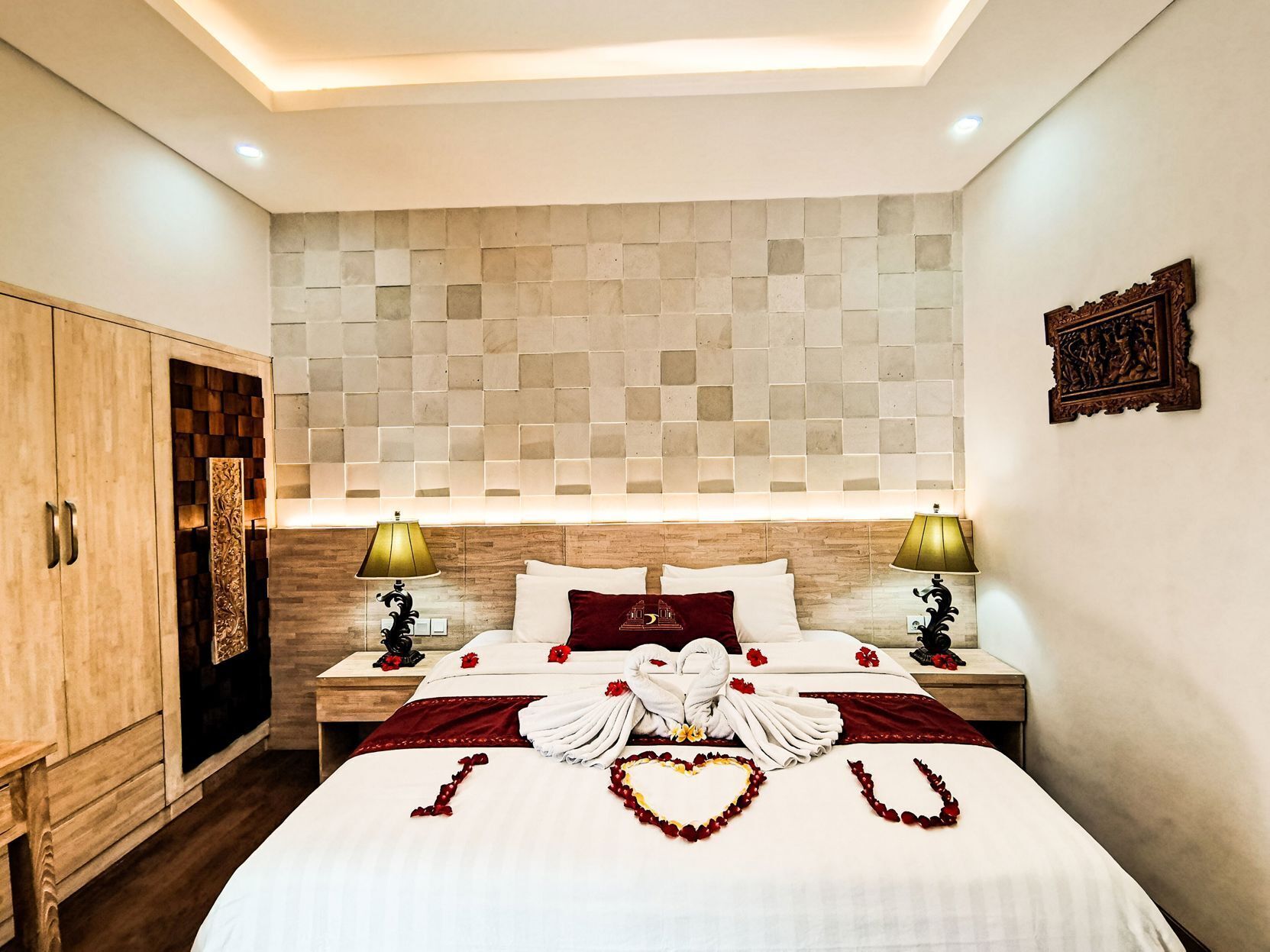 ミニバー、セーフティボックス (室内)、可動式ベッド、WiFi (無料)