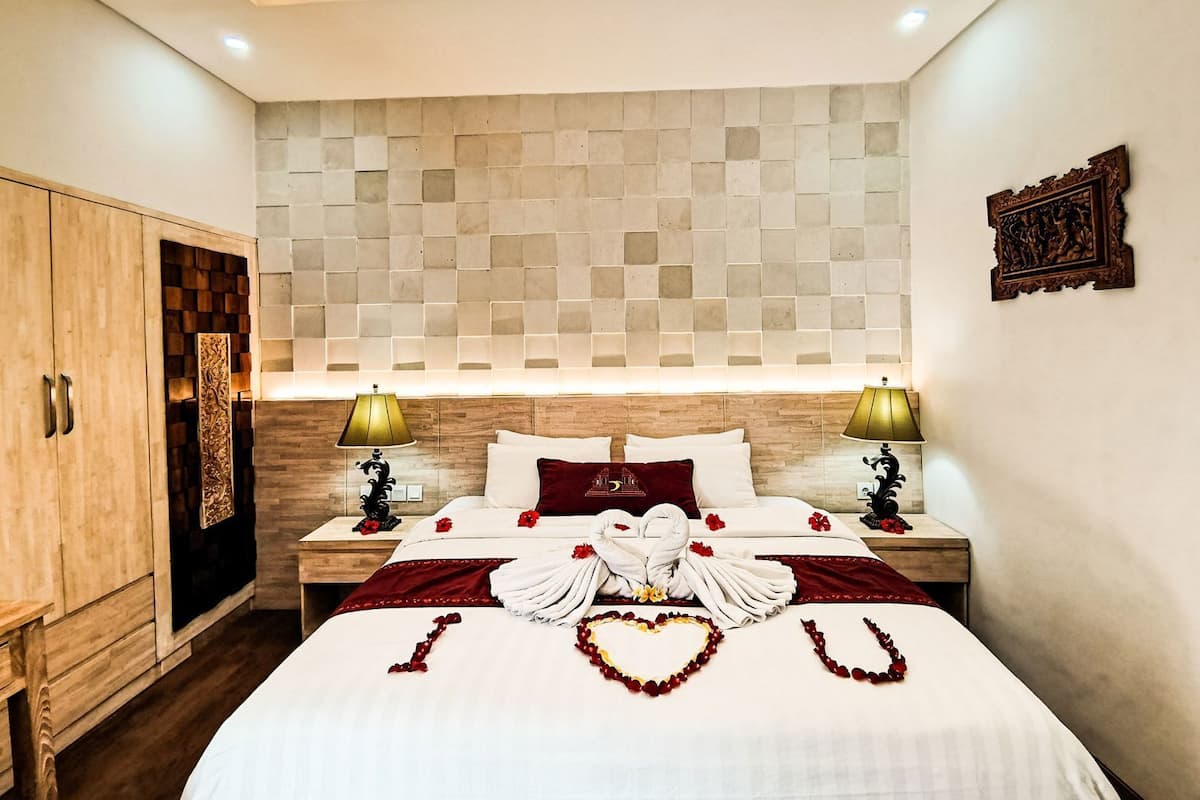 ميني بار وخزنة داخل الغرفة وأسرّة قابلة للطي وواي فاي مجانًا