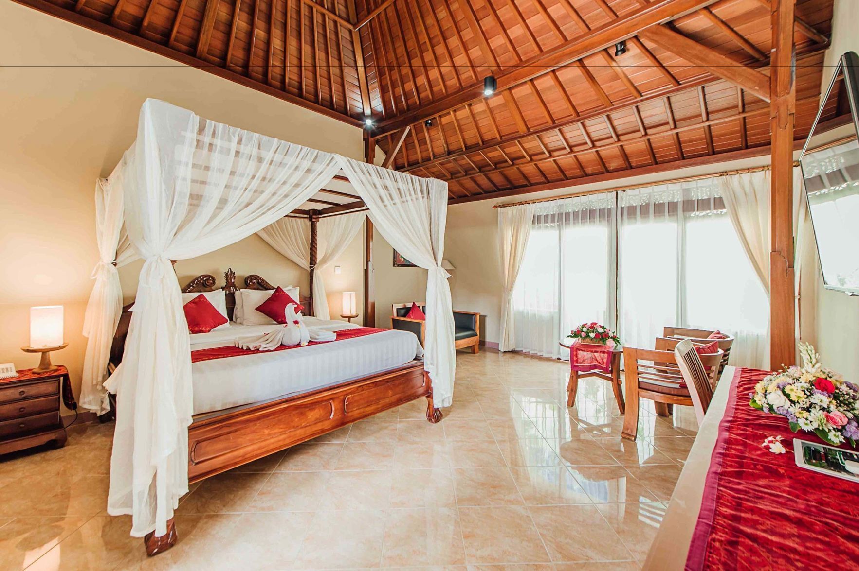 ミニバー、セーフティボックス (室内)、可動式ベッド、WiFi (無料)