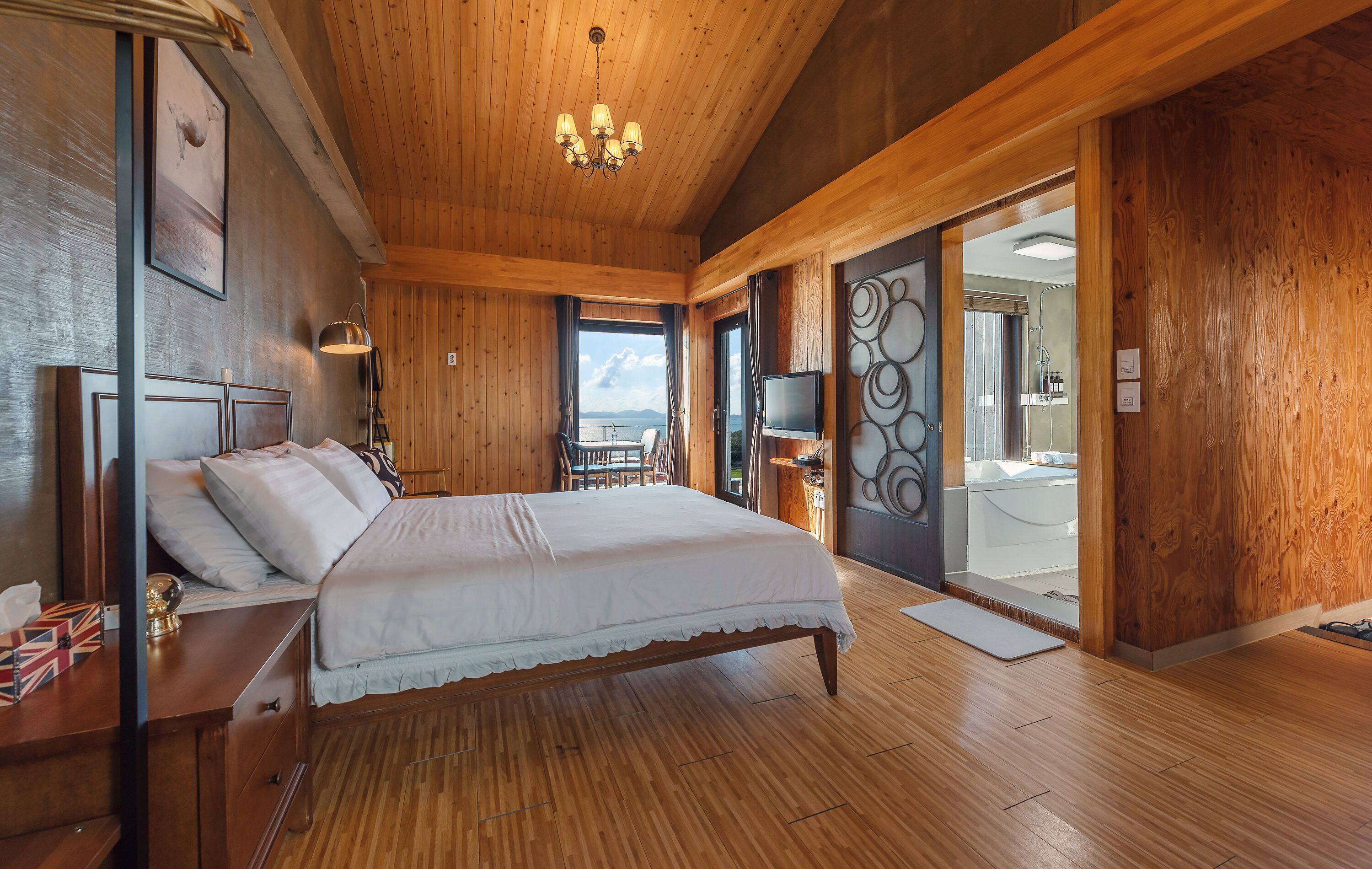 deluxe double room, jetted tub, ocean view (mobydick) | 1 bedroom, premium bedding, blackout curtains, soundproofing